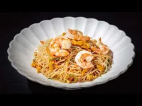 Espaguetis de arroz con gambas