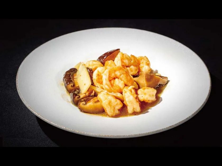 Gambas con bambú y setas