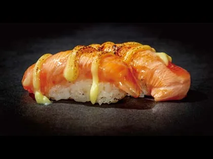 Salmón flameado