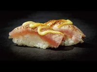 Atún flameado